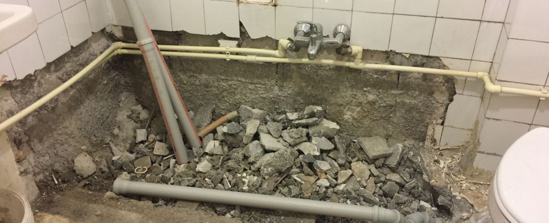 bathroom fitter near me TW12 1NR